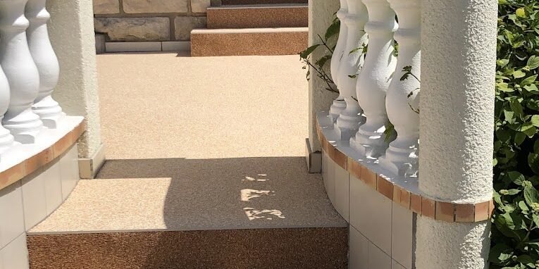 creation terrasse et escaliers en tapis de pierre marne