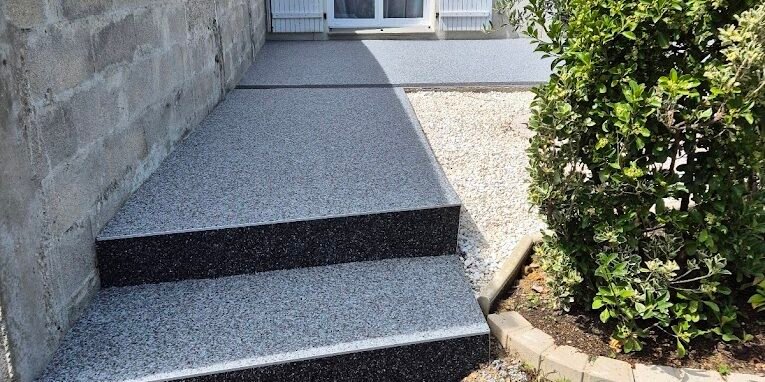 creation terrasse et escaliers en tapis de pierre marne